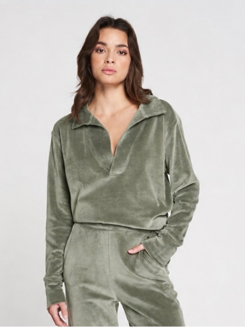 Lune Active Teddy Sweater Long Sleeve Velour V-neck Collar, Pine Green. Size S